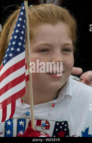 10-year-old Emily Breaud watches her father Sgt. 1st Class Wade Breaud during welcome home ceremony for the 3rd Brigade , 2nd Infantry Division at Fort Lewis in Tacoma, Washington on October 11, 2007. Soldiers from the 3rd Stryker Brigade were deployed in Iraq from June 2006 to September 2007. (UPI Photo/Jim Bryant). Stock Photo