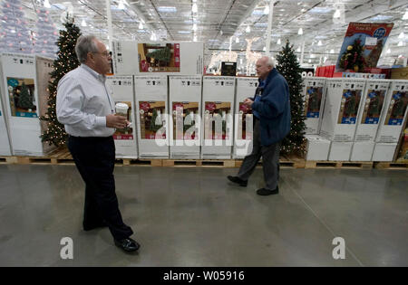 Costco co-founder Jim Sinegal greets customers at the grand opening of store in Gig Harbor, WA., on November 2, 2007.  (UPI Photo/Jim Bryant) Stock Photo