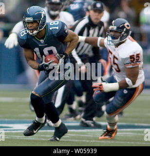 Chicago Bears linebacker Lance Briggs (55) jokes with a teammate during the  Bears training camp practice at Olivet Nazarene University in Bourbonnais,  IL. (Credit Image: © John Rowland/Southcreek Global/ZUMApress.com Stock  Photo 