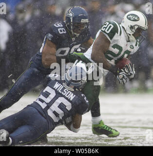 Seattle Seahawks' linebacker Julian Peterson (C) talks with defensive  tackles Ellis Wyms (L) and Craig Terrill (R) during a timeout in the fourth  quarter at Qwest Field in Seattle on November 12