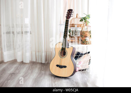 Guitar Instruments, Sound Music, Sound, Bow String Instruments. No one has jazz music. Wood classic songs. Acoustic guitars. Musicians and equipment band band classical music low (musical instruments) vintage wood guitar sparkling Stock Photo
