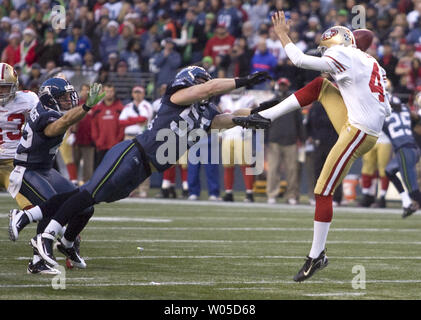 San Francisco 49ers' punter Andy Lee (4) kicks against the Tennessee Titans  at Monster Park in San Francisco on August 26, 2005. (UPI Photo/Terry  Schmitt Stock Photo - Alamy