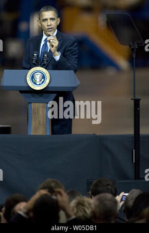 President Barack Obama speaks to Boeing employees about his blueprint for an economy built to last, based on American domestic manufacturing and promoting American exports,  at the aerospace giant's assembly facility in Everett, Washington on February 17, 2012. Later Obama will be attending two fund raising events for his re-election campaign.   UPI/Jim Bryant Stock Photo