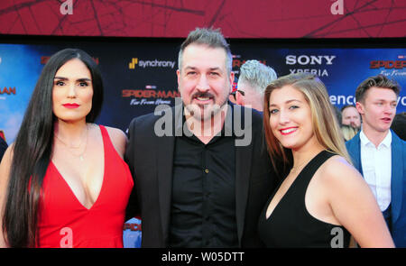 Joey Fatone and daughter Briahna Fatone attend a Justin Timberlake concert  at the Hammerstein Ballroom on Thursday, July 10, 2014 in New York. (Photo  by Evan Agostini/Invision/AP Stock Photo - Alamy