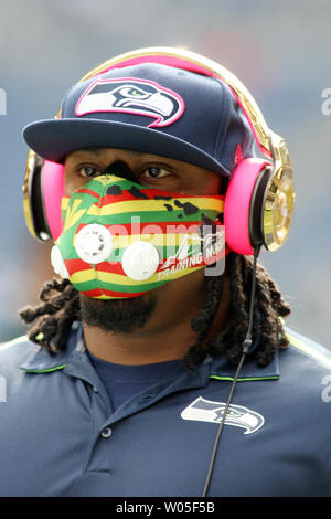 Seattle Seahawks' Marshawn Lynch wears a warming mask during warmups ...