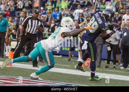 Miami Dolphins defensive back Byron Maxwell stands on the field before an  NFL football game against the Seattle Seahawks, Sunday, Sept. 11, 2016, in  Seattle. (AP Photo/Stephen Brashear Stock Photo - Alamy