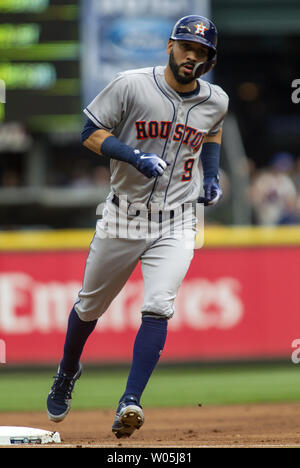 Marwin Gonzalez, wife welcome third child after Astros' Game 1 win