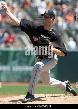 New York Mets pitcher John Maine watches the Colorado Rockies take batting  practice at Coors Field in Denver August 29, 2006. (UPI Photos/Gary C.  Caskey Stock Photo - Alamy