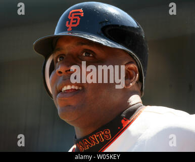 San Francisco Giants left fielder Barry Bonds (25) waits for his chance at the plate during the eighth inning against the New York Mets at AT&T Park in San Francisco on May 9, 2007. The Mets defeated the Giants 5-3. (UPI Photo/Aaron Kehoe) Stock Photo