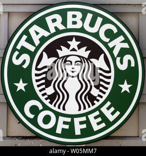 Starbucks 看板 緑色 これはスターバックスの看板です。多くの方々に