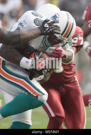 Miami Dolphins wide receiver Marty Booker (86) fights for yardage  November 7, 2004 against the Arizona Cardinals at Pro Player Stadium in Miami, Fl. The Arizona Cardinals beat the Miami Dolphins 24-23.                     (UPI Photo/Susan Knowles) Stock Photo
