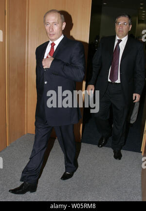 Russian President Vladimir Putin walks into a meeting with journalists of the Rossiya state television in the Bocharov Ruchei residence in the Black Sea resort of Sochi, May 13, 2006. (UPI Photo/Anatoli Zhdanov) Stock Photo