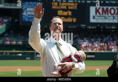 Former St. Louis Cardinals slugger Mark McGwire waves to the