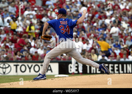 Former Chicago Cubs pitcher Kerry Wood acknowledges the crowd