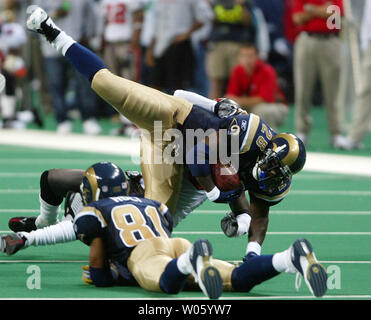 SLP2000011660 - 16 JANUARY 2000 - ST. LOUIS, MISSOURI, USA: St. Louis Rams  Marshall Faulk avoids a tackle in the first quarter of the NFC Divisional  playoff game against the Minnesota Vikings