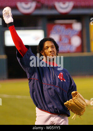 Pedro martinez pitching hi-res stock photography and images - Alamy