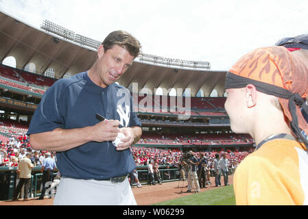 Bernie Williams of the New York Yankees during batting practice before game  against the Los Angeles Angels of Anaheim at Angel Stadium in Anaheim, Cal  Stock Photo - Alamy