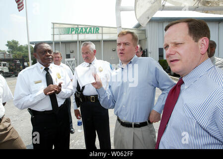 St. Louis mayor Francis Slay (R) and Missouri Governor Matt Blunt get information from St. Louis Fire Chief Sherman George (L) and St. Louis Police Chief Joe Mokwa one day after a three alarm fire at the Praxair Company in St. Louis on June 25, 2005. The fire in a yard of steel tanks, contained propane, oxygen and acetylene. The fire closed a five block radius in south St. Louis plus busy Highway 40 as metal canisters exploded in the residential area dropping metal scraps throughout the area.  (UPI Photo/Bill Greenblatt) Stock Photo