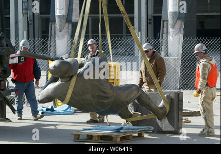 Stan Musial statue moved; now in storage