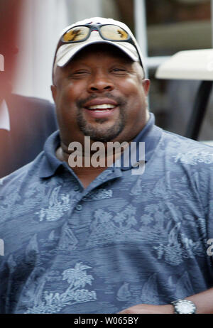 https://l450v.alamy.com/450v/w065by/baseball-hall-of-famer-kirby-puckett-shown-in-this-july-30-2005-file-photo-from-cooperstown-ny-has-died-at-his-arizona-home-on-march-6-2006-after-suffering-a-stroke-a-day-earlier-puckett-44-led-the-twin-to-world-series-titles-in-1987-and-1991-upi-photobill-greenblattfiles-w065by.jpg