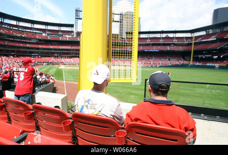 New York Yankees fans Jennifer Stanbrough, right, and Gina Baker, from  Rochester, N.Y., watch batting practice prior to the spring baseball game  between the New York Yankees and the Houston Astros Wednesday