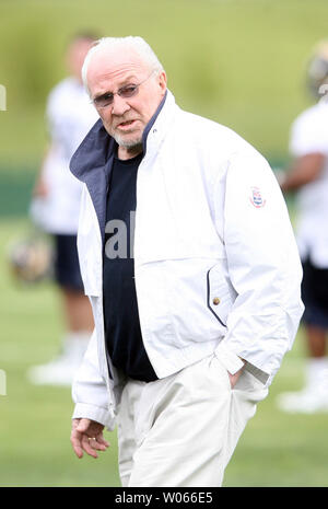 St. Louis Rams former offensive line coach Jim Hannifan walks the practice field during a rookie minicamp at the Rams practice facility in Earth City, Mo on May 13, 2006. (UPI Photo/Bill Greenblatt) Stock Photo