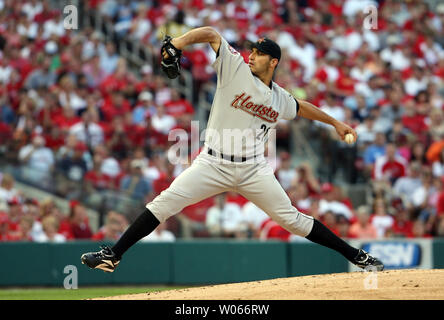 Houston Astros pitcher Andy Pettitte wipes his face with his jersey after  giving up a three-run homer to Los Angeles Dodgers' Nomar Garciaparra in  the third inning of a baseball game in