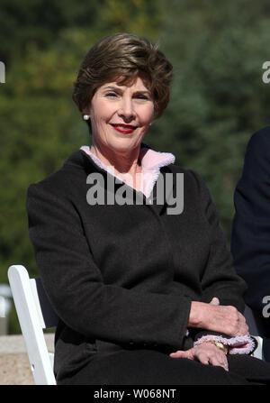 First Lady Laura Bush waits to plant a tree at a celebration in Forest Park in St. Louis on October 12, 2006. In honor of their 50 year anniversary, Enterprise Rent-A-Car is donating $50 million for one million trees to be planted nationwide over the next 50 years. (UPI Photo/Bill Greenblatt) Stock Photo