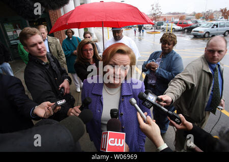 Missouri State Auditor and U.S. Senate hopeful Claire McCaskill is surrounded by reporters as she greets people at a local supermarket in St. Louis on November 6, 2006. McCaskill and incumbent Jim Talent, are locked in a virtual tie for the seat once held by President Harry Truman. (UPI Photo/Bill Greenblatt) Stock Photo