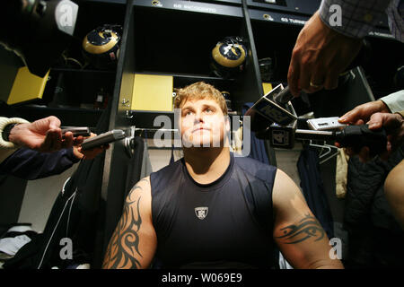 Las Vegas Raiders guard Richie Incognito (64) speaks to Los Angeles Rams  vice president of communications Artis Twyman during training camp on  Wednesd Stock Photo - Alamy