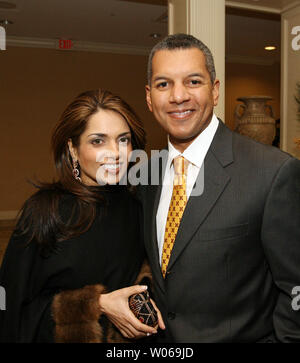 CBS News' weekend anchor Russ Mitchell arrives at the St. Louis Press ...