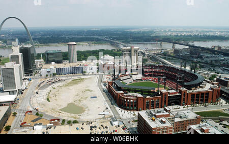 New Busch Stadium at night in downtown St Louis, MO, Saint Louis, Missouri,  USA Stock Photo - Alamy