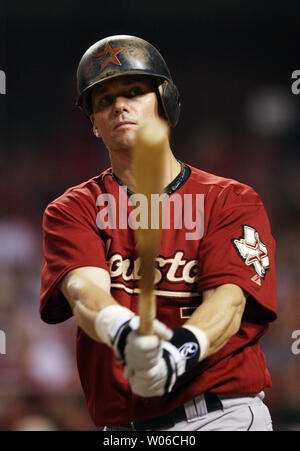 Houston Astros' Craig Biggio swings for an RBI single in the fourth inning  against the Cincinnati Reds on Saturday, May 1, 2004, in Houston. (AP  Photo/Pat Sullivan Stock Photo - Alamy