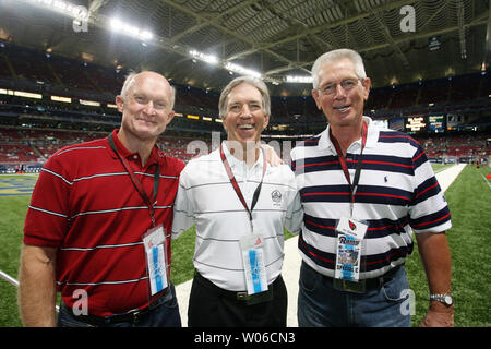 Photo: FORMER ST. LOUIS FOOTBALL CARDINALS ROGER WEHRLI MAKES