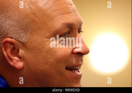 National Baseball Hall of Fame member Cal Ripken Jr., talks to well wishers during a book signing tour in St. Louis on April 24, 2008. Ripken's book 'Get in the Game,' is an inspirational guide to overcoming personal challenges and building a fulfilling life.   (UPI Photo/Bill Greenblatt) Stock Photo