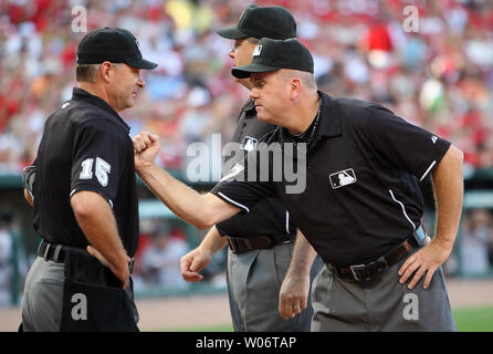 Home plate umpire ed rapuano hi-res stock photography and images - Alamy