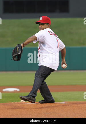 St. Louis Cardinals (L to R) Yadier Molina and Rafael Furcal along with (R  to L) Albert Pujols and Octavio Dotel pose for a photograph with Domician  singer Hector Acosta before a