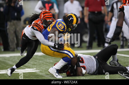 Cincinnati Bengals' Reggie Nelson (20) and Terence Newman (23