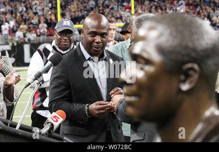 Football Hall of Fame member Marshall Faulk's name is unveiled in the St. Louis  Rams Ring of Honor during the Cincinnati Bengals-St. Louis Rams football  game at the Edward Jones Dome in