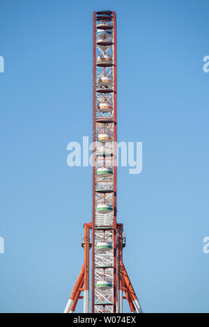 Detail of a ferris wheel over blue sky background in profile Stock Photo
