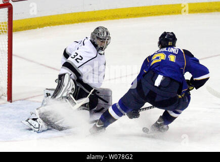 St.Louis Blues Patrik Berglund (21) scores againist Los Angeles Kings' Jonathan Quick (32) in the third period at the Scottrade Center in St.Louis on May 2,2013. The Blues defeated the Kings 2-1.UPI/Robert Cornforth Stock Photo