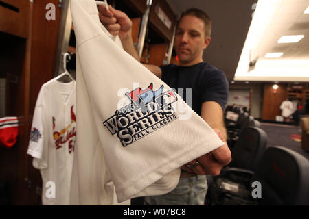 St. Louis Cardinals clubhouse attendent Mark Walsh places boxes on