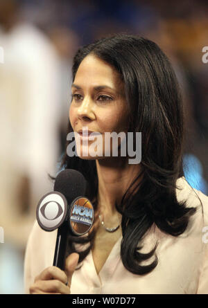 CBS Sports reporter Tracy Wolfson during an NFL football game between the  Seattle Seahawks and Green Bay Packers Sunday, Nov 14. 2021, in Green Bay,  Wis. (AP Photo/Jeffrey Phelps Stock Photo - Alamy