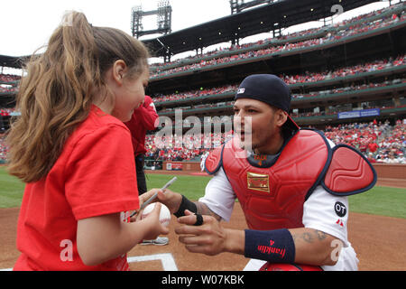 Meet Yadier Molina's newest fan, Yadier