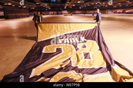 Symbolism Unavoidable As The Banners Come Down At The Edward Jones Dome -  Turf Show Times