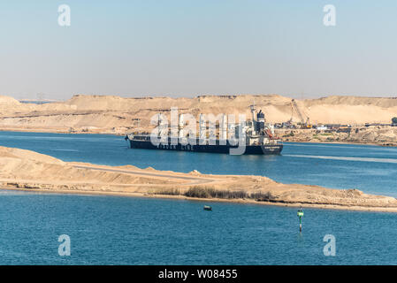 Ismailia, - November 5, 2017: Bulk carrier Bunun Champion vessel passing the Suez Canal Ismailia, Egypt, Africa Stock - Alamy