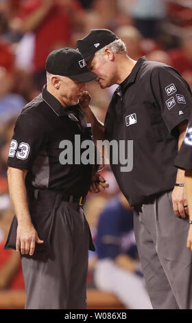 Home plate umpire crew chief hi-res stock photography and images