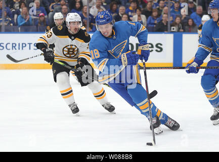 St. Louis Blues Center Robert Thomas (18) Plays Against The Vegas ...