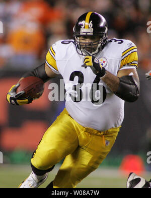 Pittsburgh Steelers Hines Jerome Bettis runs for a first down against the  Philadelphia Eagles in the first quarter on November 7, 2004 at Heinz Field  in Pittsburgh, Pennsylvania. On the play for