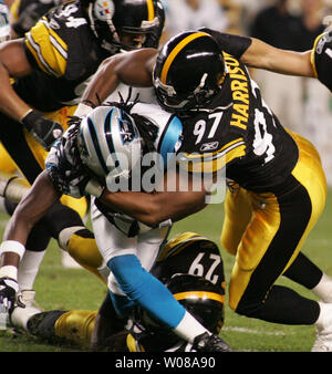 Pittsburgh Steelers Antwaan Randle El runs back a punt, from Arizona  Cardinals Scott Player, 52 yards for a touchdown during the third quarter  at Heinz Field in Pittsburgh PA. on Nov 9